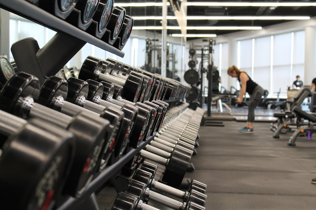 Man training in a heavyweight gym tee