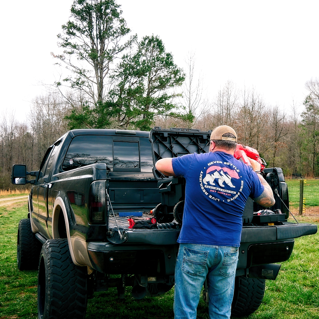 NEVER SETTLE // HEAVYWEIGHT TEE